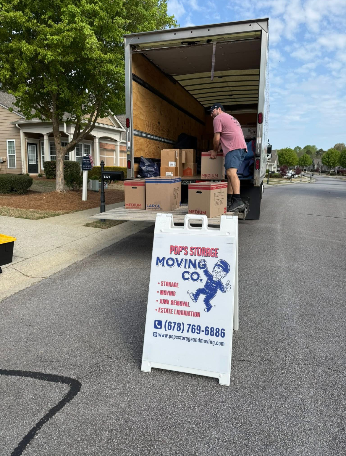 Pops moving professionals on a residential moving service