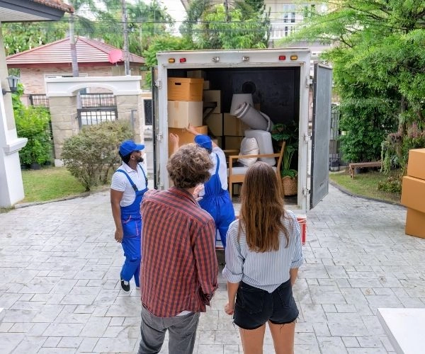 Trusted moving labor specialists handling household items with care